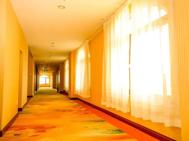 Циндао: GreenTree Inn Shandong Qingdao Wuyishan Road Jiashike Shopping center Business Hotel