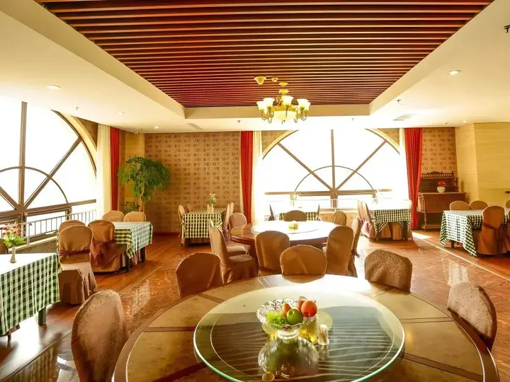 Циндао: GreenTree Inn Shandong Qingdao Wuyishan Road Jiashike Shopping center Business Hotel