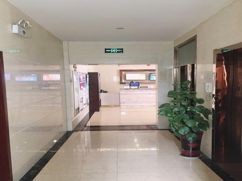 Тайчжоу: GreenTree Inn JiangSu TaiZhou YingChun W) Road Walking Street Express Hotel