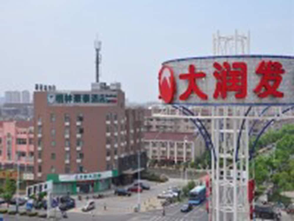 Тайчжоу: GreenTree Inn Taizhou Taixing East Guoqing Road RT Mart Business Hotel