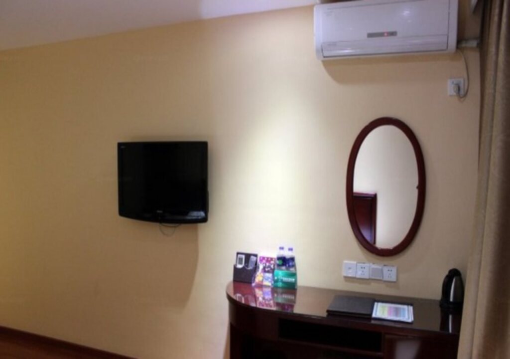 Greentree Inn Longhua Bus Station Shell Hotel — фото 1
