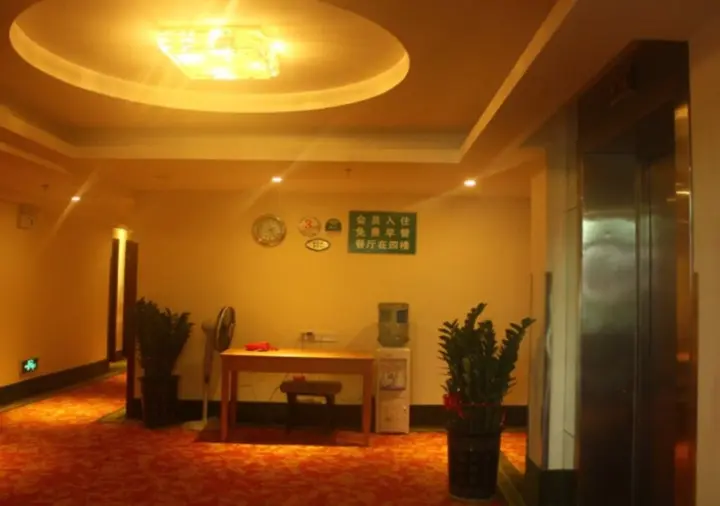 Шэньчжэнь: Greentree Inn Longhua Bus Station Shell Hotel