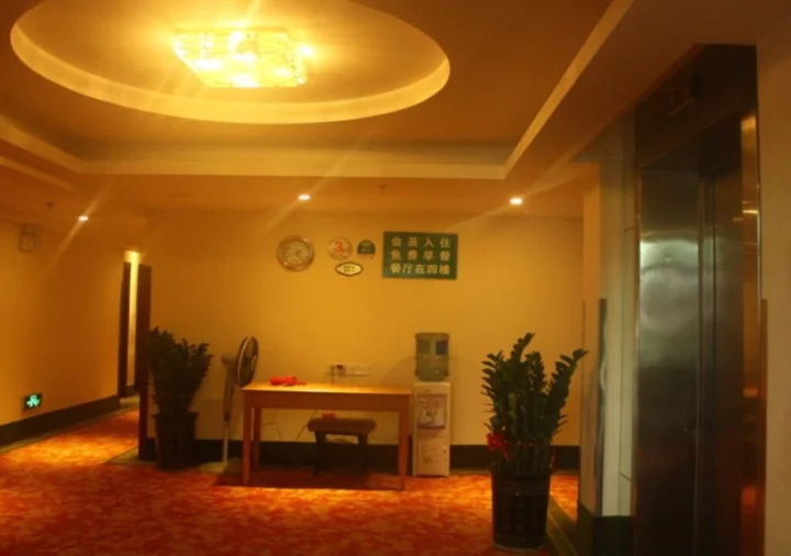 Шэньчжэнь: Greentree Inn Longhua Bus Station Shell Hotel