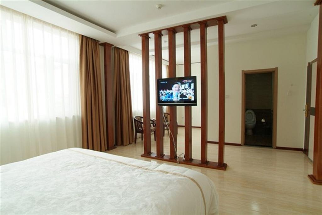 Changbai Mountain Spring Holiday Hotel — фото 5