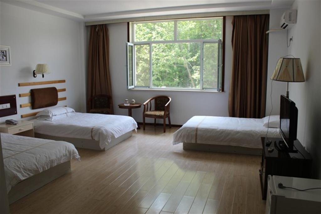 Changbai Mountain Spring Holiday Hotel — фото 1
