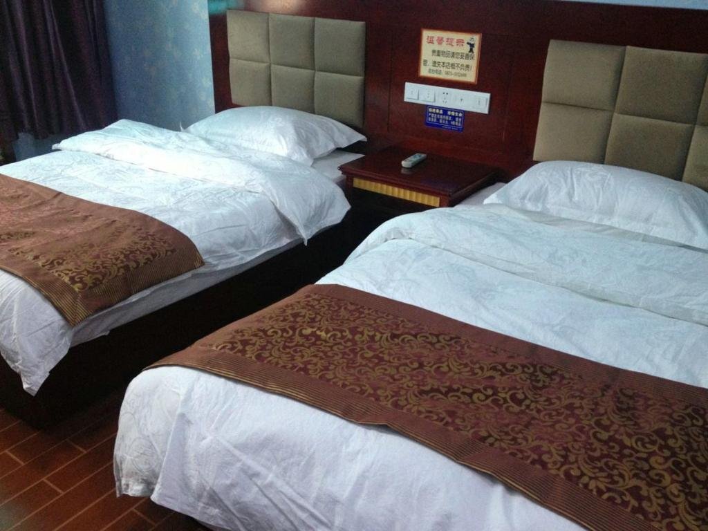 Баошань: Baoshan Huarong Inn