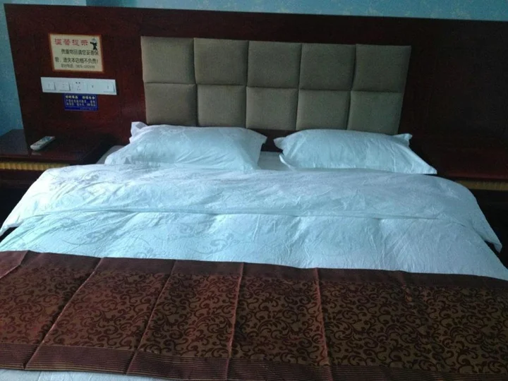 Баошань: Baoshan Huarong Inn