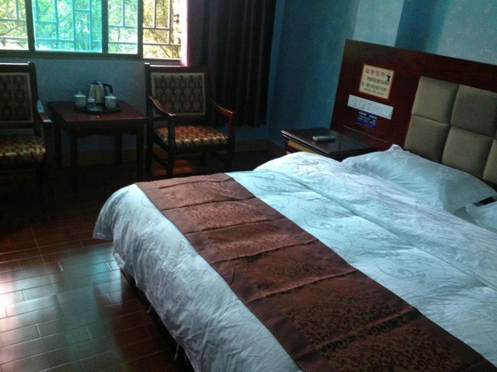 Баошань: Baoshan Huarong Inn