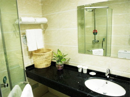 Далянь: GreenTree Inn Liaoning Dalian Jinzhou Railway Station Express Hotel