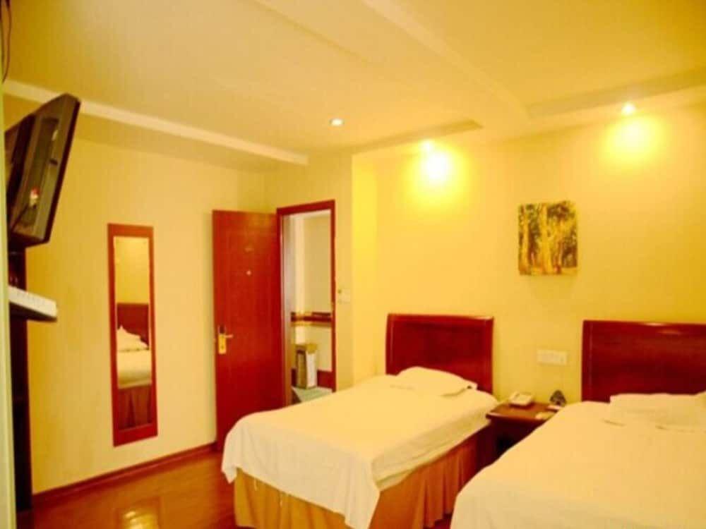 Чжэньцзян: GreenTree Inn  Zhenjiang Dashikou Express Hotel
