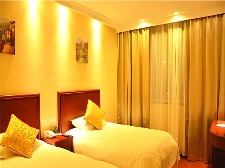 Чжэньцзян: GreenTree Inn Zhenjiang Gaotie Wanda Square Express Hotel