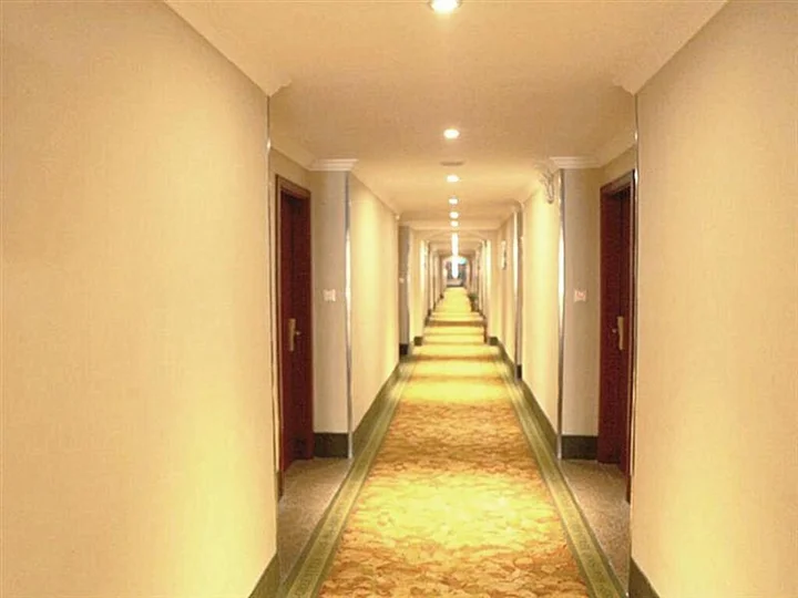 Чжэньцзян: GreenTree Inn Zhenjiang Gaotie Wanda Square Express Hotel