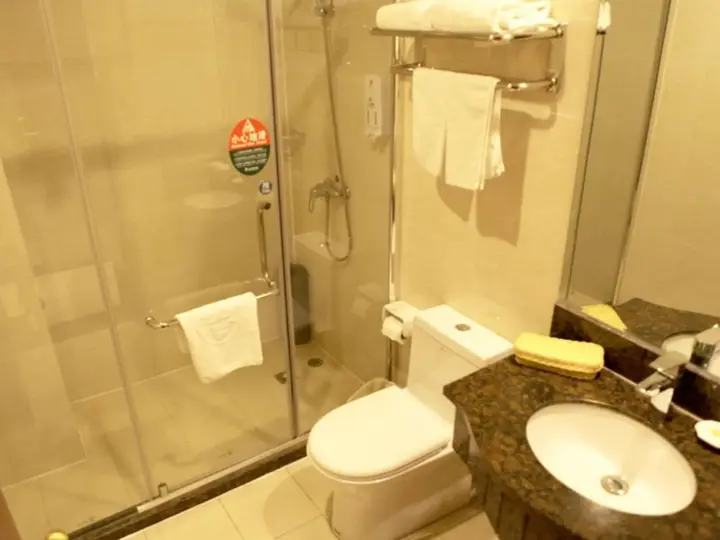 Чжэньцзян: GreenTree Inn Zhenjiang Gaotie Wanda Square Express Hotel