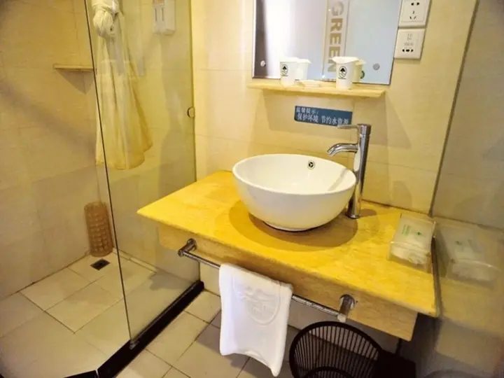 Чжэньцзян: GreenTree Inn ZhenJiang Dingmao Industrial Park Wode Square Express Hotel