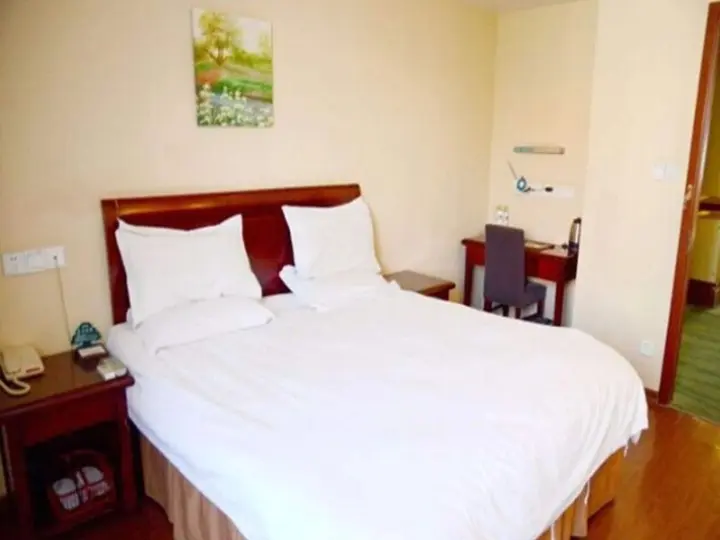 Чжэньцзян: GreenTree Inn ZhenJiang Dingmao Industrial Park Wode Square Express Hotel