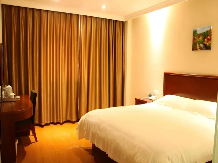 Циндао: GreenTree Inn Qingdao Development District SDUST Express Hotel