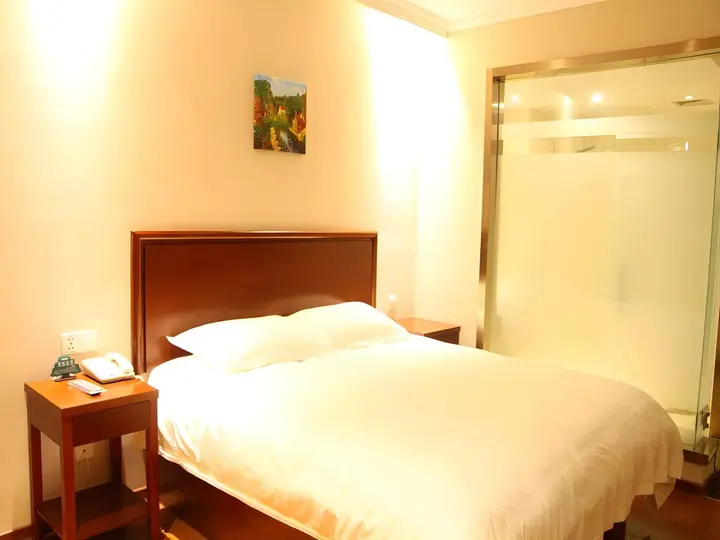 Циндао: GreenTree Inn Qingdao Development District SDUST Express Hotel