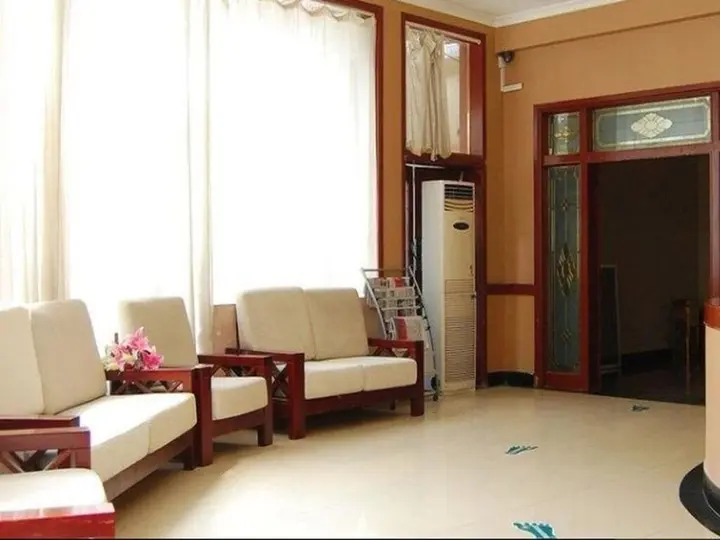 Цзинань: Greentree Inn Shandong Jinan Shanda Road Technology Markets Business Hotel