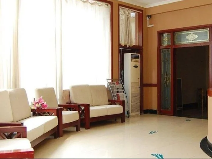 Цзинань: Greentree Inn Shandong Jinan Shanda Road Technology Markets Business Hotel