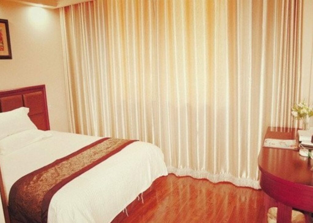 Яньчэн: GreenTree Inn Yancheng Dongtai Railway Station Beihai East Road Express Hotel