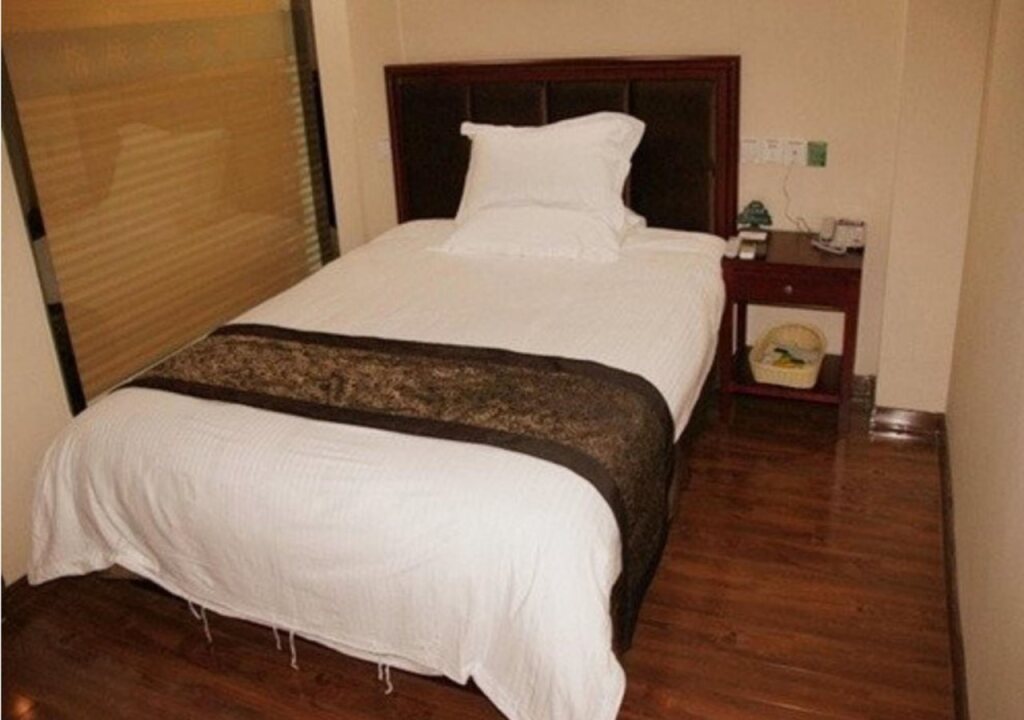Яньчэн: GreenTree Inn Yancheng Dongtai Railway Station Beihai East Road Express Hotel