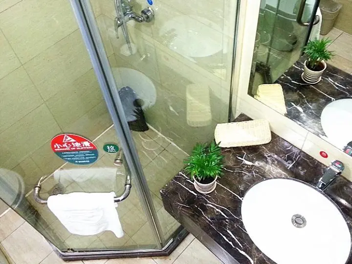 Ляньюньган: GreenTree Inn Liangyungang Donghai New Bus Station Express Hotel