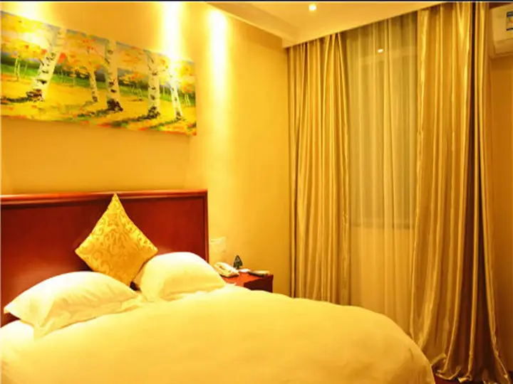Ляньюньган: GreenTree Inn Liangyungang Donghai New Bus Station Express Hotel