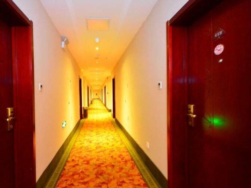 Ляньюньган: GreenTree Inn Liangyungang Donghai New Bus Station Express Hotel