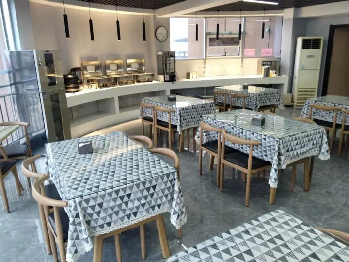 Линьи: Greentree Inn Linyi Lanshan District Bus Station E