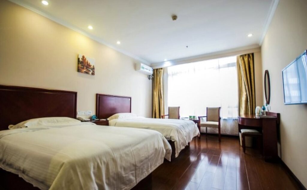 Циньхуандао: GreenTree Inn Qinhuangdao Peace Avenue Express Hotel