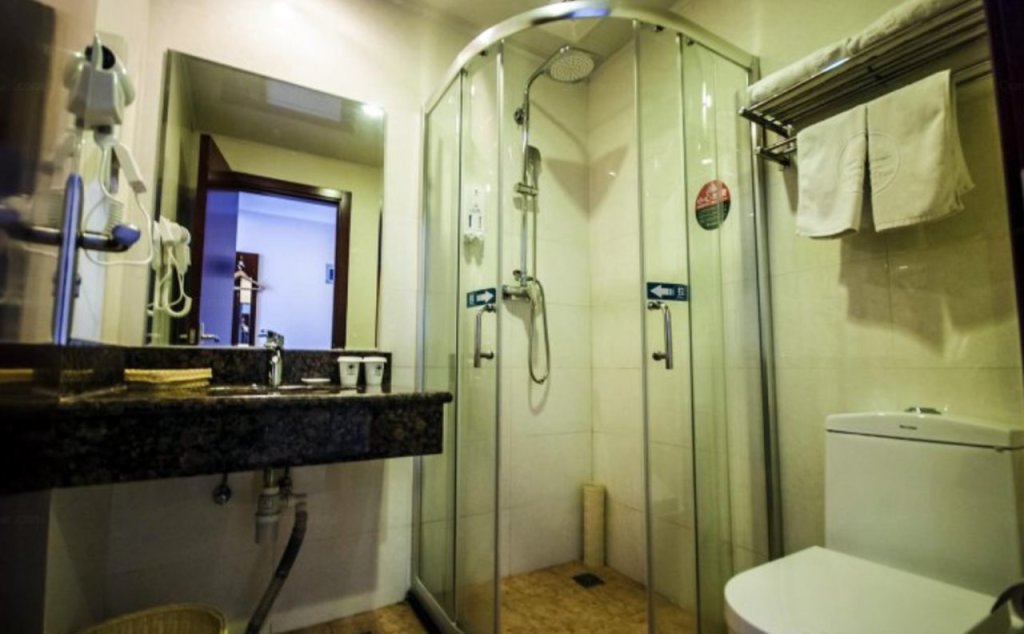 Циньхуандао: GreenTree Inn Qinhuangdao Peace Avenue Express Hotel