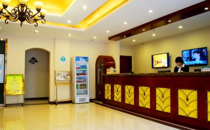 Циньхуандао: GreenTree Inn Qinhuangdao Peace Avenue Express Hotel