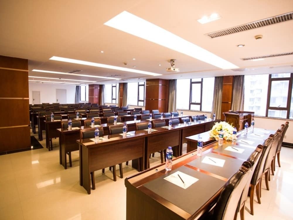 Уху: GreenTree Inn Anhui Wuhu Zhongshan Road Pedestrian Street Express Hotel