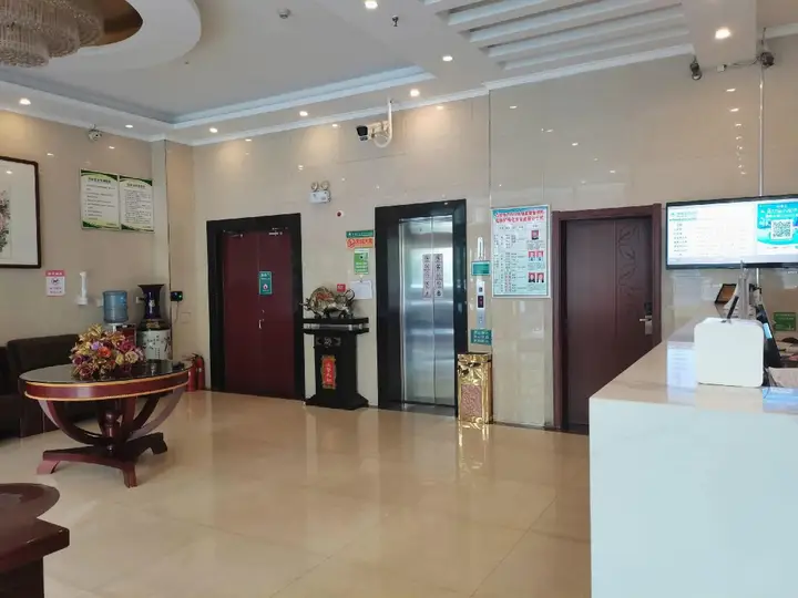 GreenTree Inn Shanxi Luliang Fengshan Road Central Park Express Hotel — фото 1