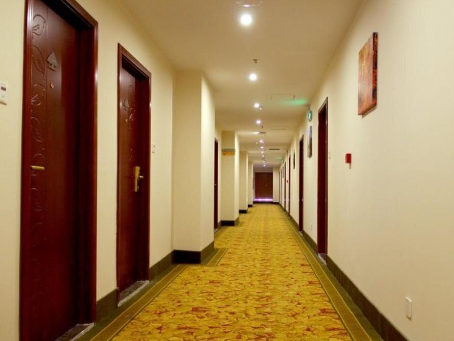 Яньтай: Greentree Inn YanTai Railway Station South Plaza Joy City Shell Hotel