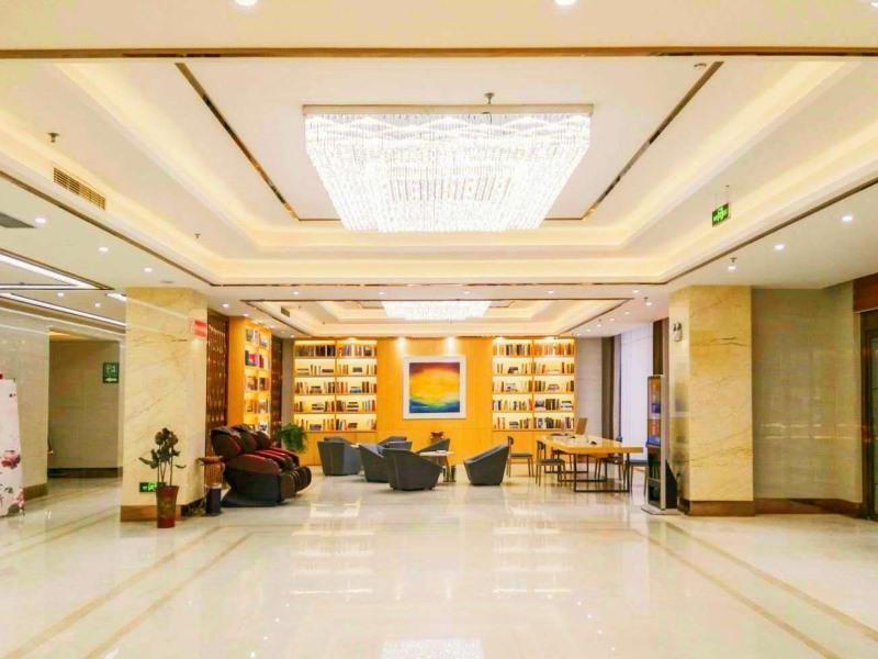 Хецзе: Greentree Inn Heze Train Station Hotel