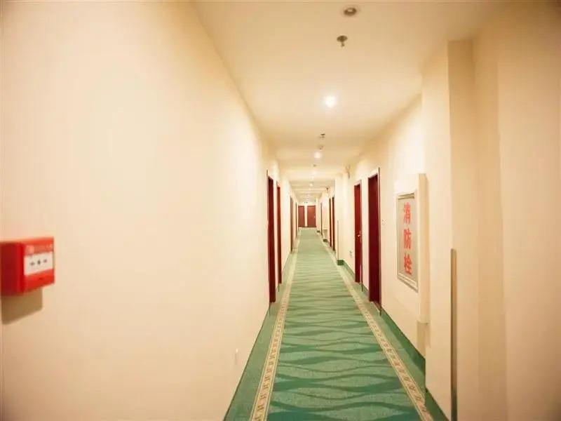 Хецзе: GreenTree Inn Heze Railway Station Hotel