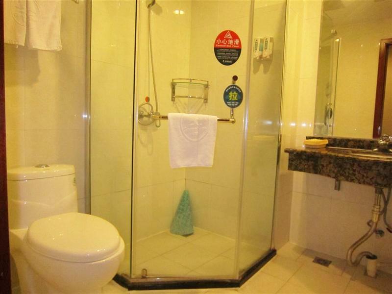 Хецзе: GreenTree Inn Heze Railway Station Hotel