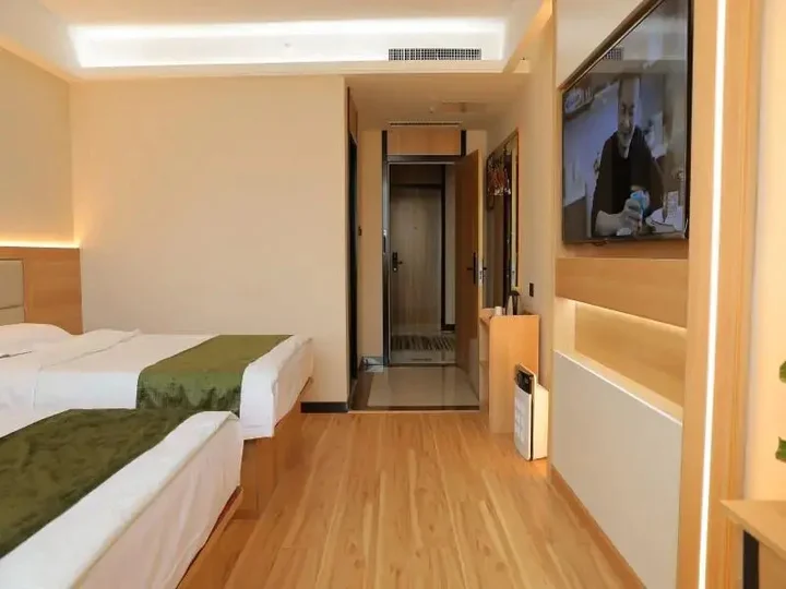 Хецзе: GreenTree Inn Heze Railway Station Hotel