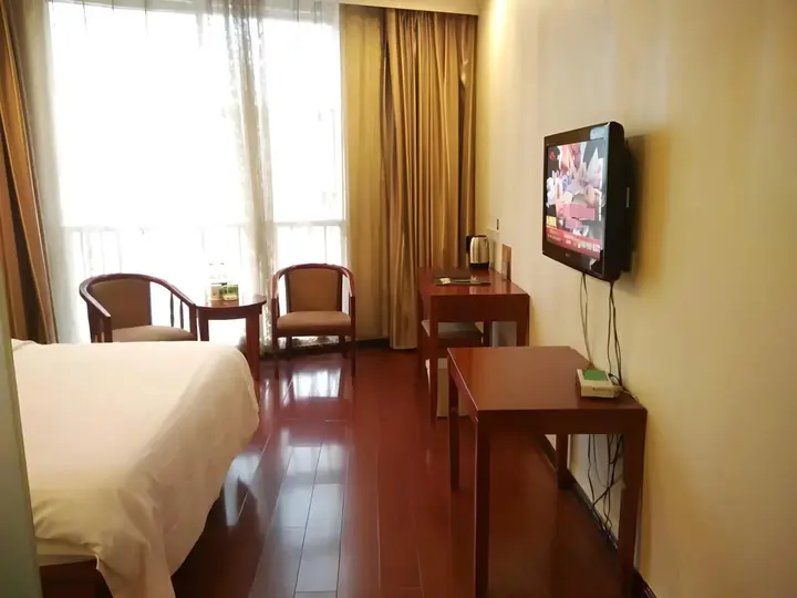 Хецзе: GreenTree Inn Heze Railway Station Hotel