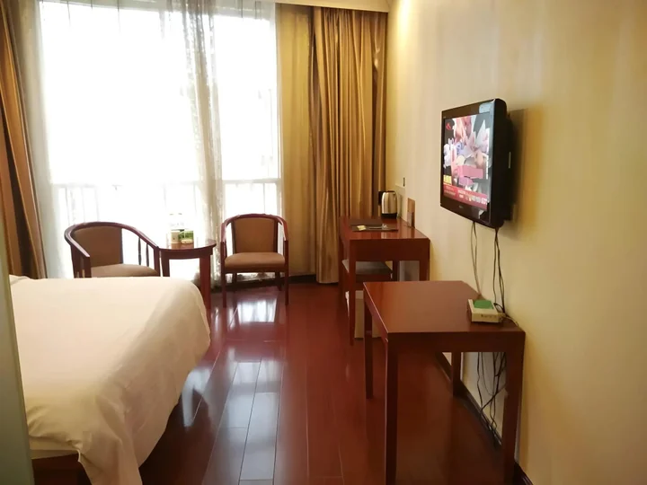 Хецзе: GreenTree Inn Heze Railway Station Hotel