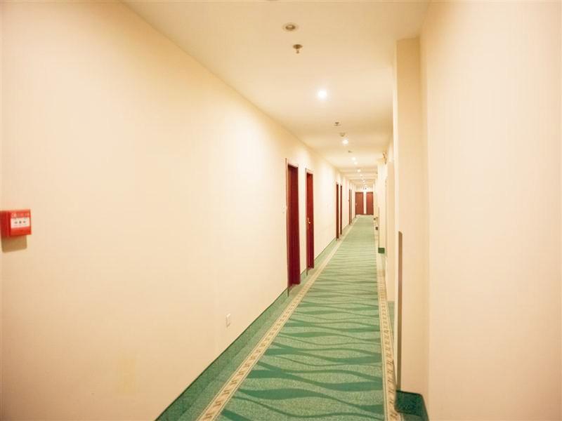 Хецзе: GreenTree Inn Heze Railway Station Hotel