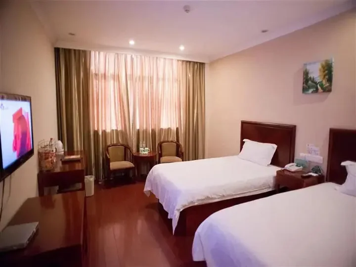 Хецзе: GreenTree Inn Heze Railway Station Hotel
