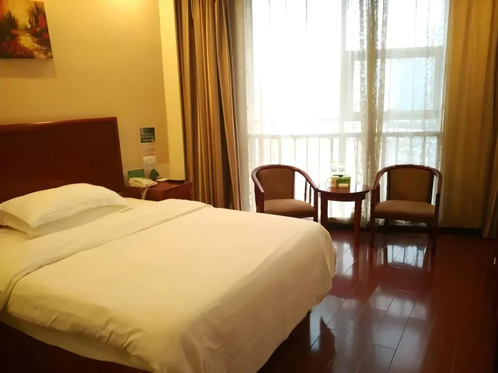 Хецзе: GreenTree Inn Heze Railway Station Hotel