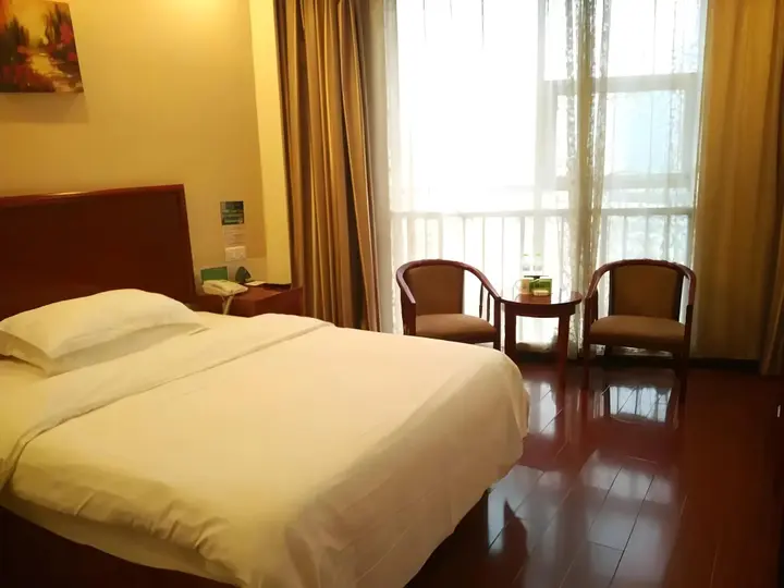 Хецзе: GreenTree Inn Heze Railway Station Hotel