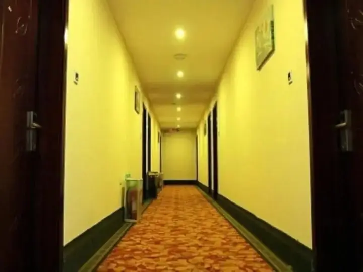 Хецзе: GreenTree Inn Heze Juancheng County Second Juancheng Road Shell Hotel