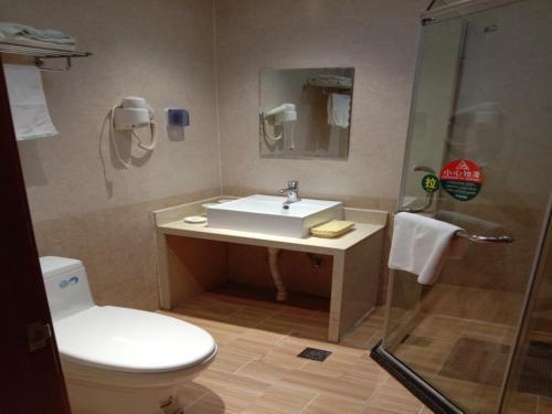 Цзинин: GreenTree Inn Jining Yutai Bus Terminal Express Hotel
