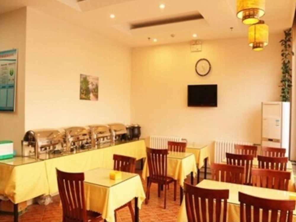 Цзинин: GreenTree Inn Jining Jiaxiang County Jianshe South Road Express Hotel
