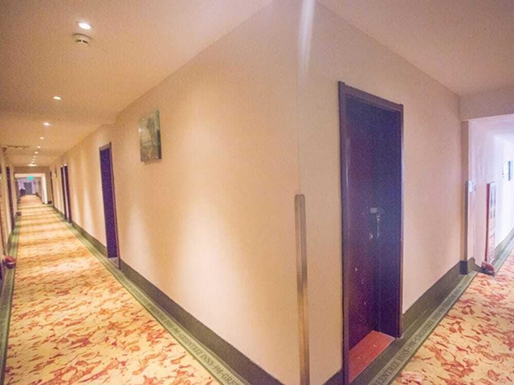 Цзинин: GreenTree Inn Jining Jiaxiang County Jianshe South Road Express Hotel