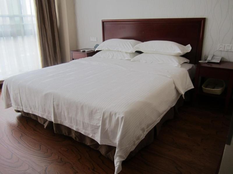 Цзинин: GreenTree Inn ShanDong JiNing WeiShan Lake National Wetland Park Business Hotel